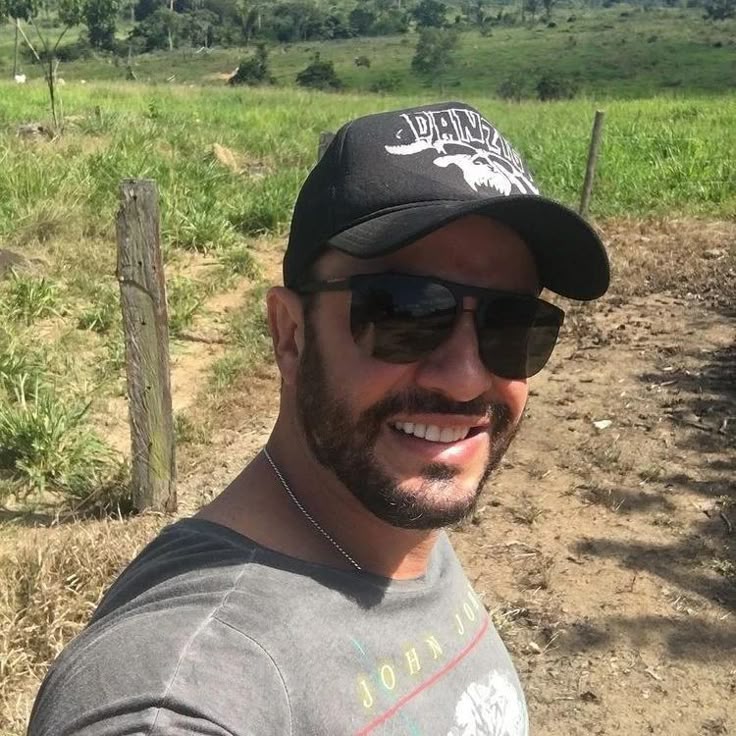 <em>Mikel G.</em>